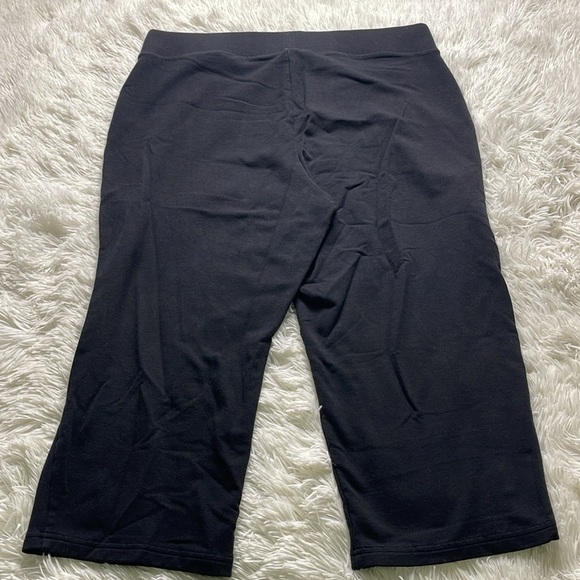 T By Talbots Capris - Picture 2 of 9